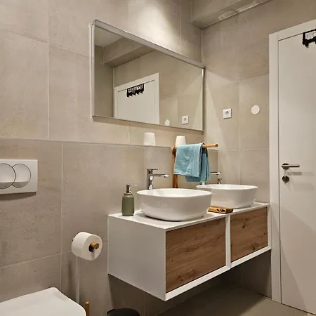 At Glance * 자다르