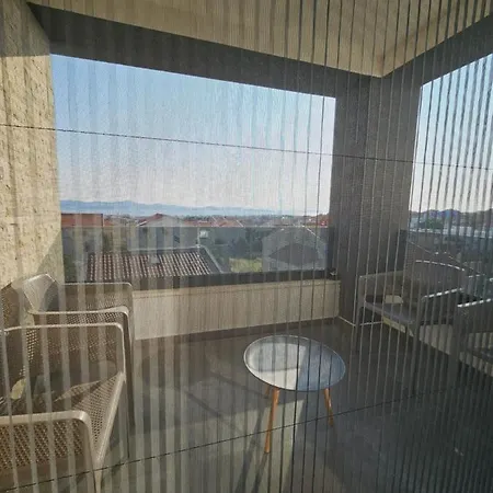 At Glance Apartment *