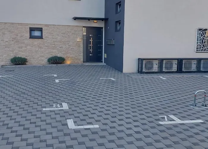 At Glance זאדאר